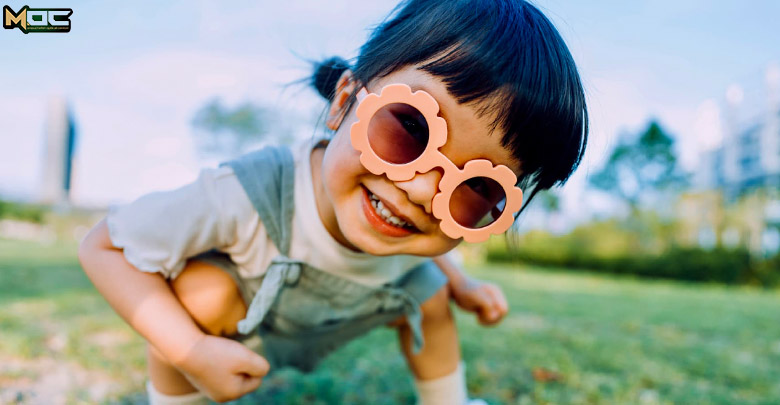 عینک آفتابی برای بچه ها هم ضروری است