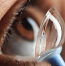 آیا لنزهای تماسی اسکلرال برای خشکی چشم موثر هستند؟