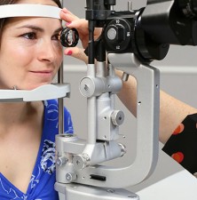 چگونه خشکی چشم تشخیص داده می‌شود؟